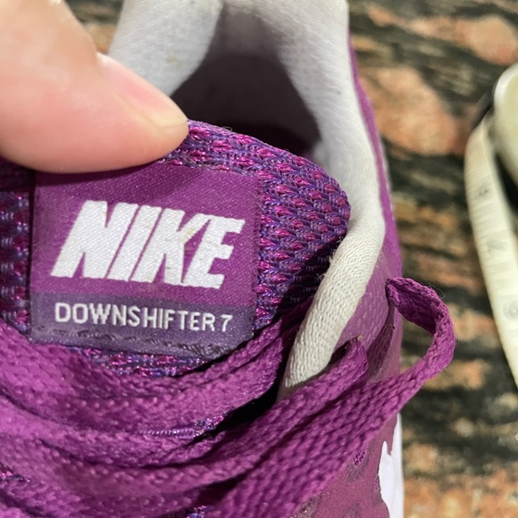 Nike light weight sneakers. Size 4.5 Uk (23cms). Condition 10/10 - Picture 4 of 6